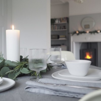 Christmas table styling with LindDNA