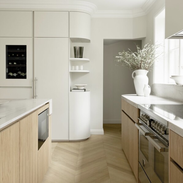 Modern Elegance kitchen by Nordiska Kök and AO/JN Interiors