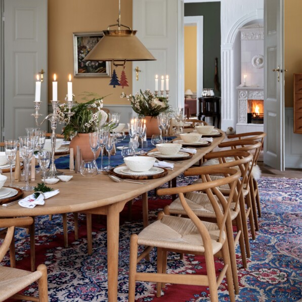At home with Carl Hansen & Son – Christmas at Hellerup Manor