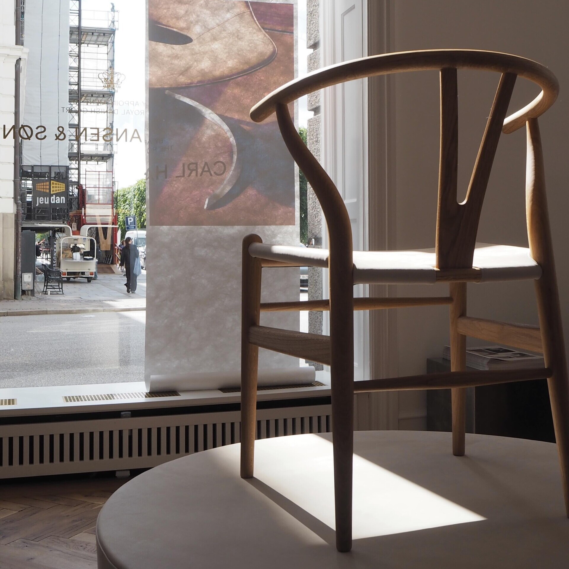 The Wishbone Chair by Carl Hansen & Søn – A Nordic Design Icon with Holloways of Ludlow